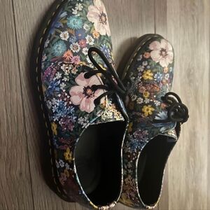 Soulier fleurie dr. Martens